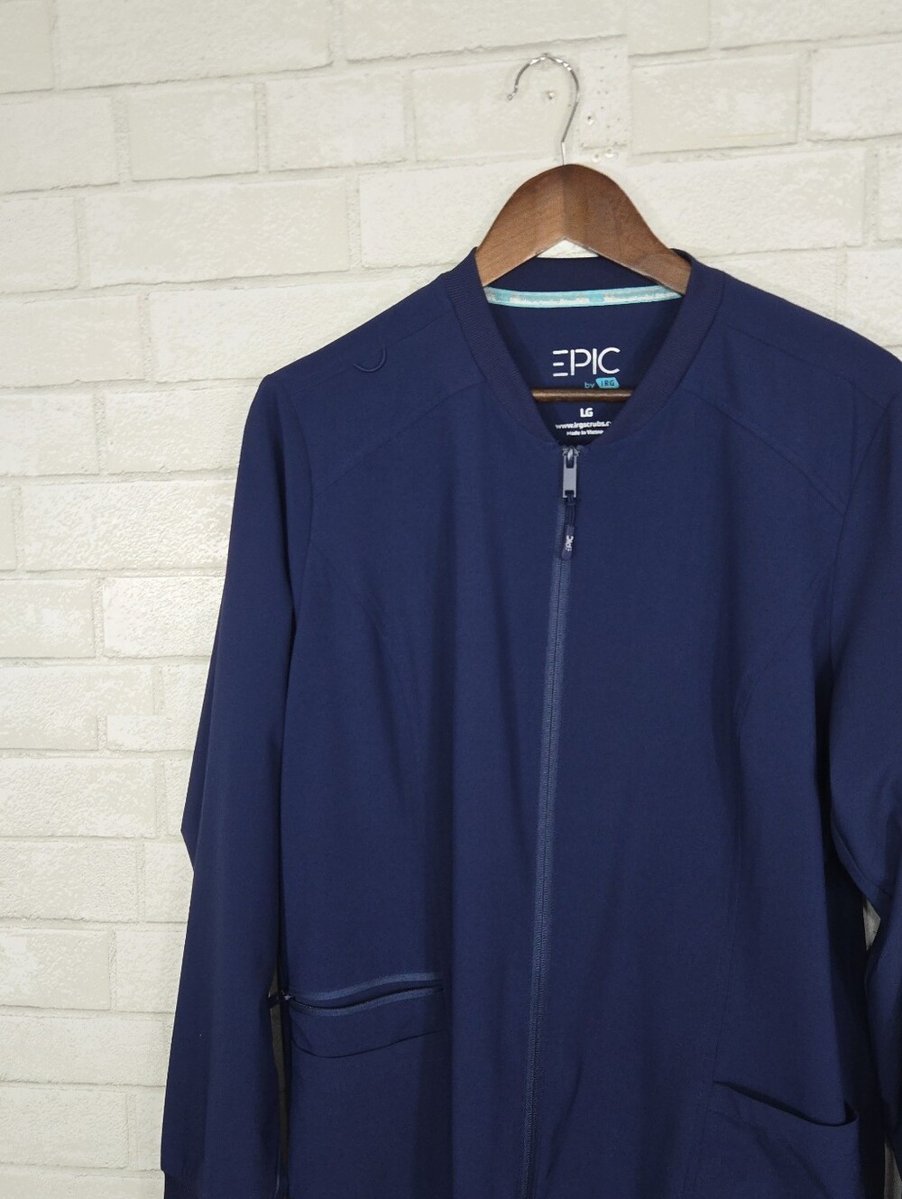Epic by IRG *like new* scrub jacket - Picture 7 of 14